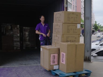 Biosled Technology donates 500 smart schoolbags to poverty-stricken mountainous areas!